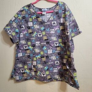 SB Scrubs purple scrub top with a dragonflies and butterflies pattern Size 3x